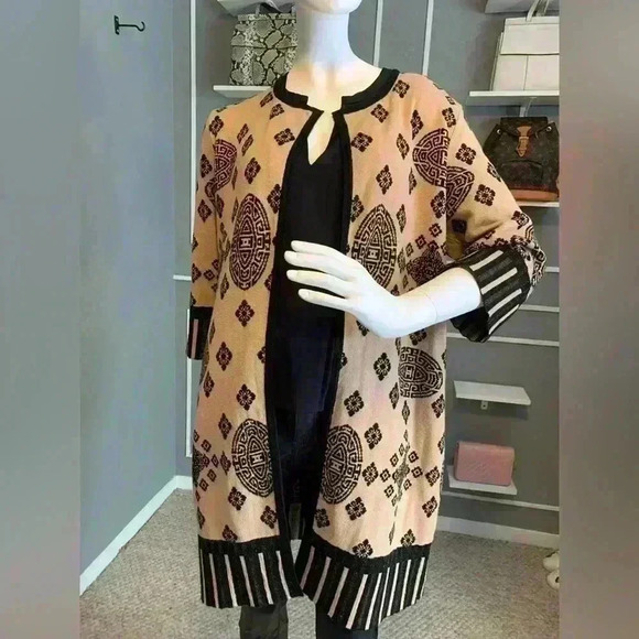 Chicos - Picture 1 of 11